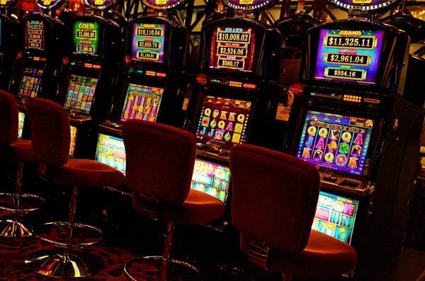 Starburst slot game interface on hongkong live showing five reels and payline structure